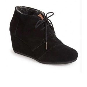 TOMS Womens Black Suede Desert Wedges